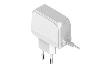 Un buon prezzo. adattatore bianco di corrente continua di CA della spina di 12V 1.5A UE per l'apparecchio del decoder in linea