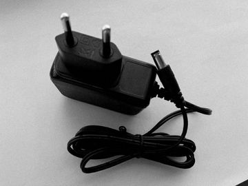 Un buon prezzo. 90 - 264VAC 1A medico supporto della parete dell'adattatore di potere di 12 volt con la spina di UE in linea