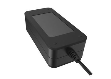 Un buon prezzo. adattatore multinazionale da tavolino 60W 5000ma di viaggio dell'adattatore universale di viaggio di 12V 5A in linea