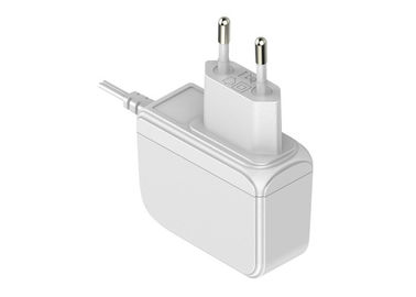 Un buon prezzo. 12V bianco 1.5A Stati Uniti/UE/adattatore BRITANNICO di potere del supporto della parete di CA della spina per l'applicazione del decoder in linea