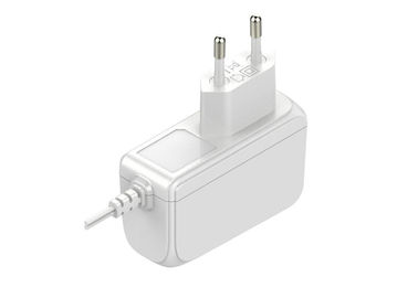 Un buon prezzo. adattatore di potere del supporto della parete di CA di 12V 2A, adattatore bianco di potere di commutazione 2000ma in linea