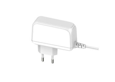 Un buon prezzo. alimentazione elettrica bianca di commutazione del supporto della parete dell'adattatore di corrente continua di CA 18W con la spina di UE in linea