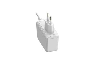 Un buon prezzo. adattatore universale di corrente alternata Di 5V 3A 18W con una spina di 2 Pin UE per il CCTV ecc in linea