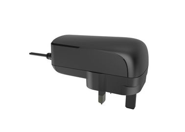 Un buon prezzo. Supporto BRITANNICO della parete dell'alimentazione elettrica di commutazione del nero 5V della spina 2.5A con il Pin 3 in linea