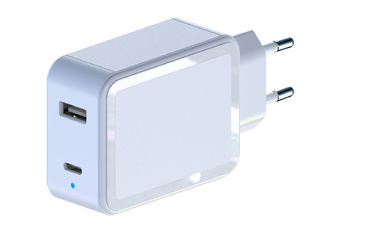 Un buon prezzo. 1.5m Adaptore di alimentazione montato su un muro di cavi con tensione di uscita da 5 a 24 V in linea